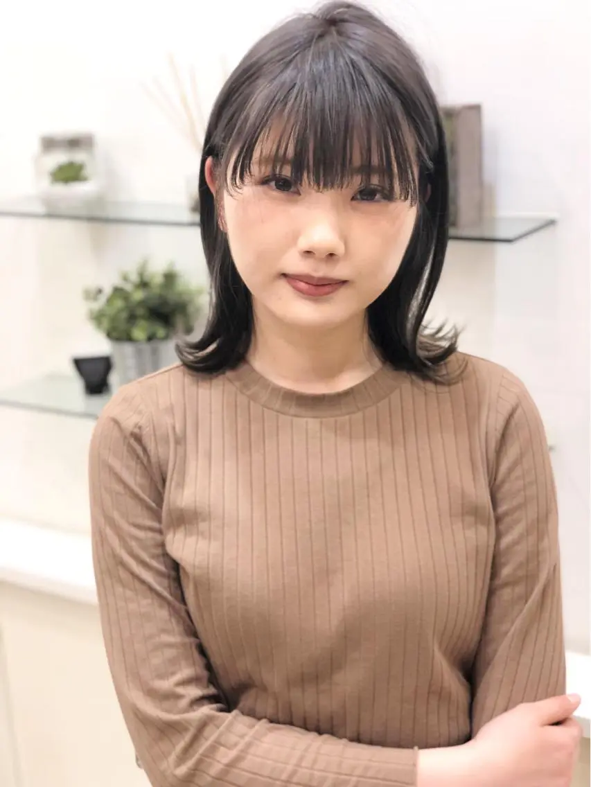 ミディアム カラー グレージュ 外ハネヘア ディレクター ノナカのヘアスタイル