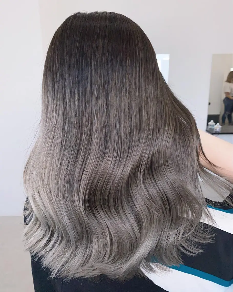 セミロング カラー グラデーションカラー カット ヘアカラー ブリーチ 透明感HIDEのヘアスタイル