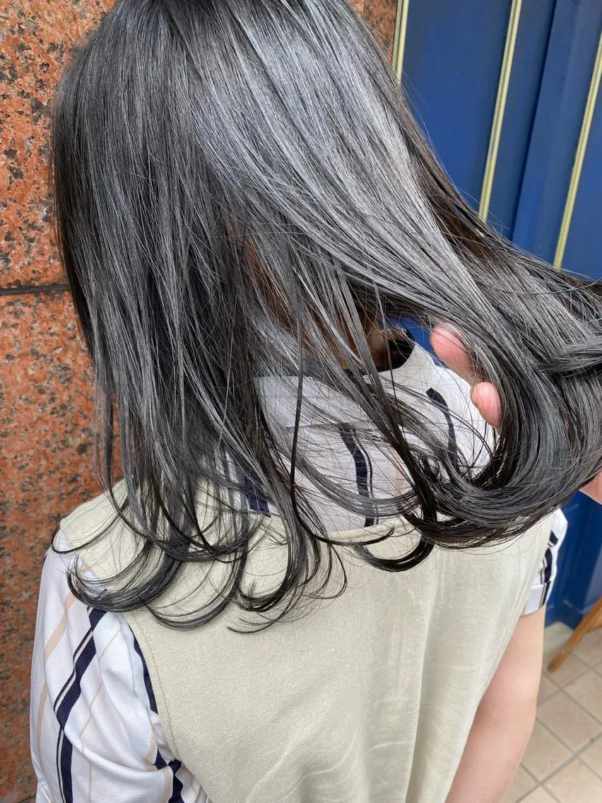 ショート カラー ヘアアレンジ ブリーチ ダークグレー ダークグレージュ グレージュ ブリーチなしカラー カット ヘアカラー トリートメント ヘアセット TOPSTYLIST 🇬🇧JIMMYのヘアスタイル