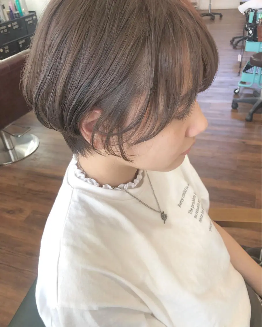 ショート カラー グレージュ ラベンダーカラー ラベンダーグレージュ ラベンダーグレー カット ヘアカラー トリートメント 江原 彩華のヘアスタイル