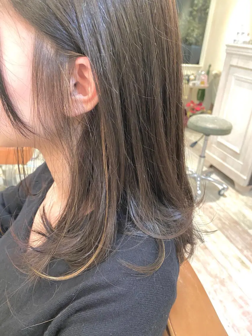 セミロング カラー イヤリングカラー よこもり あいのヘアスタイル