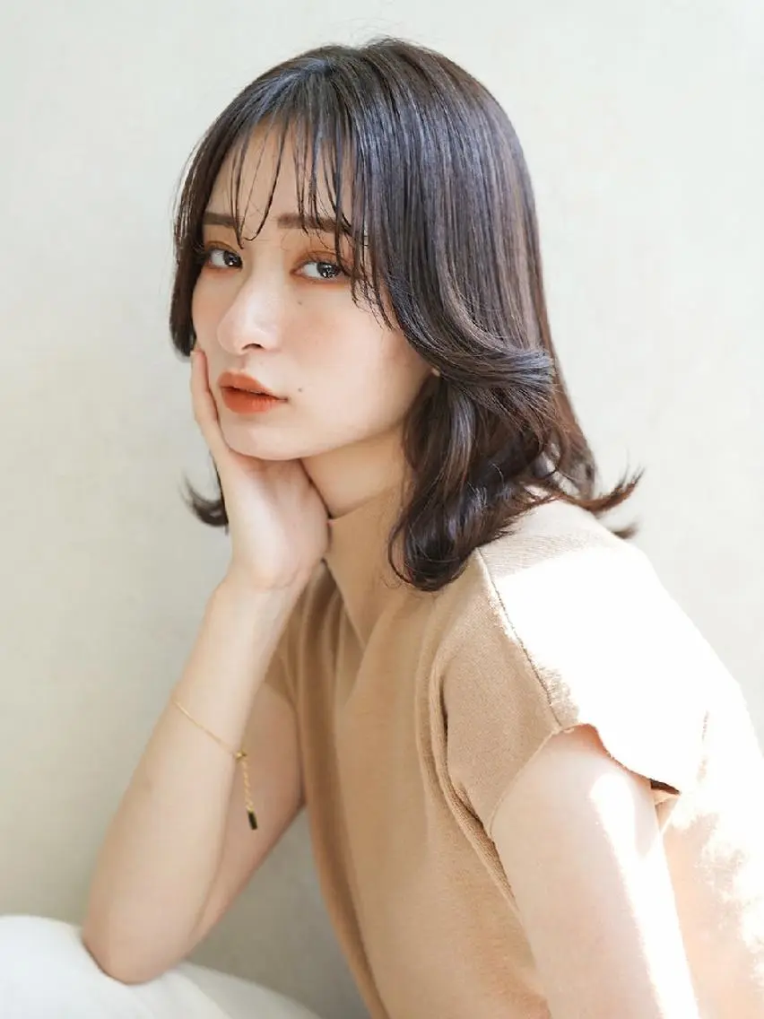 ミディアム カット ヘアカラー パーマ トリートメント 浜田りほ Luxbe 博多バスターミナルのヘアスタイル