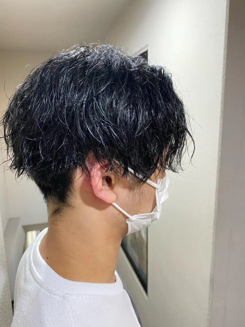 メンズ メンズブリーチ メンズパーマ メンズスパイラルパーマ メンズツイストパーマ ツイストパーマ メンズ特化 岸本 阪急六甲サロンドロイのヘアスタイル