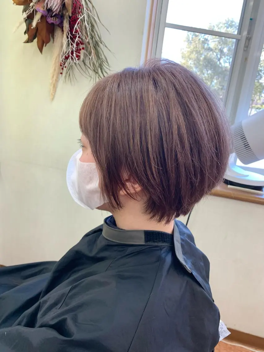 ショート カラー ベージュカラー yui .のヘアスタイル