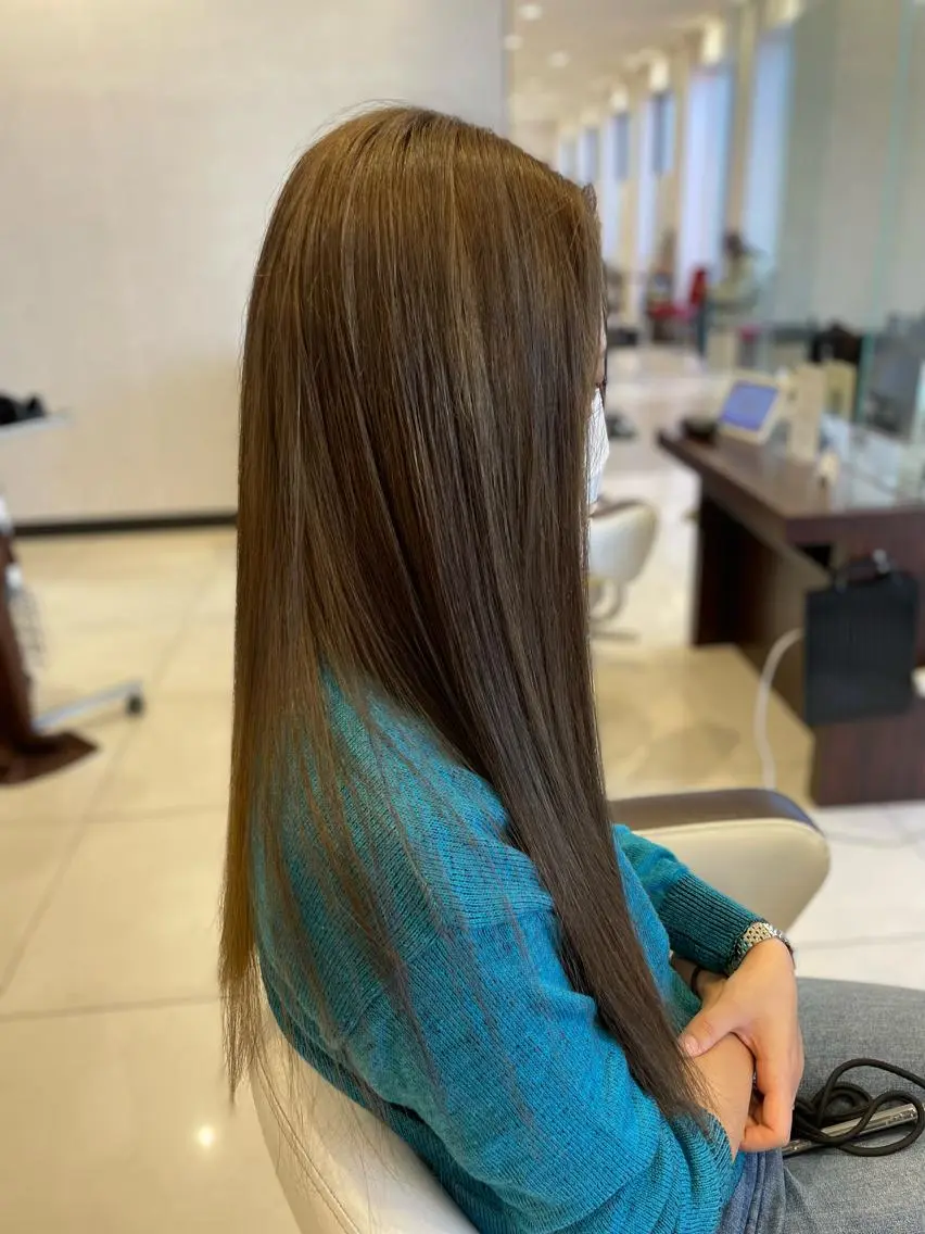 ロング カラー 絹川 琴美のヘアスタイル
