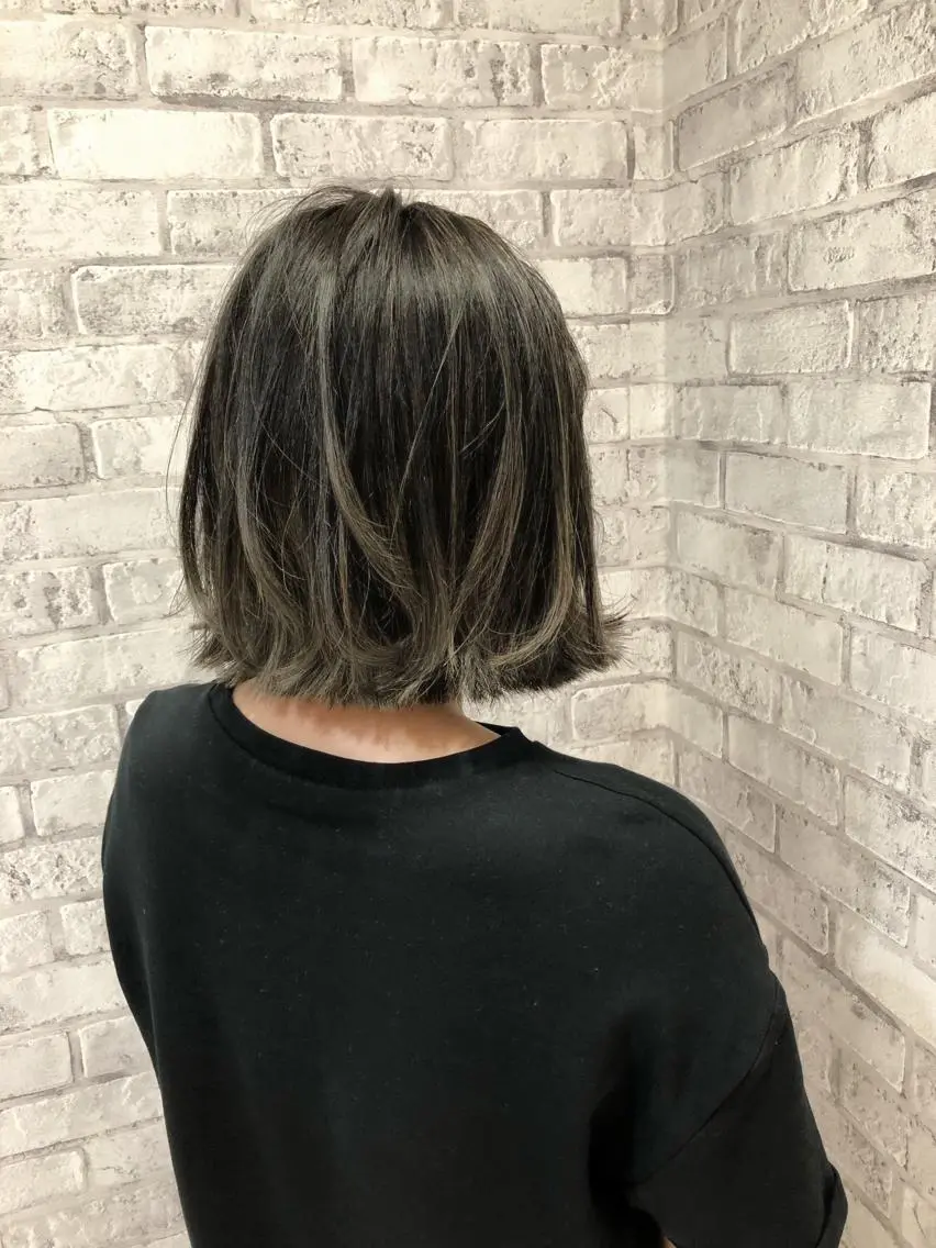 ショート カラー ヘアアレンジ 切りっぱなしボブ バレイヤージュ ボブ レイヤーカット ヘアカラー トリートメント 秋山 幸太のヘアスタイル
