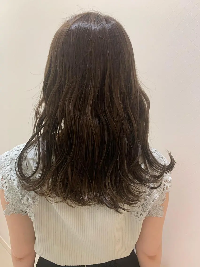 セミロング カラー 川上 美咲のヘアスタイル