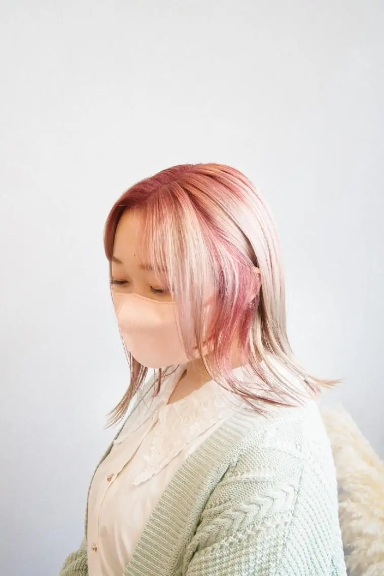 セミロング カラー ブリーチ ブロンド ピンクカラー ホワイトブロンド トリートメント カット ヘアカラー トリートメント 安藤悠里/ハイトーン /デザインカラーのヘアスタイル
