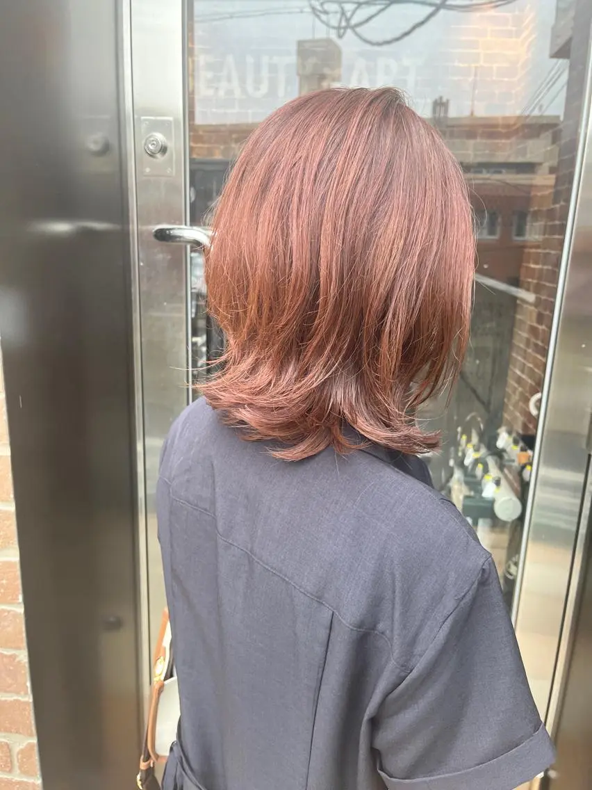 ミディアム カラー パーマ ヘアアレンジ メンズ キッズ ネイル マツエク・マツパ アイブロウ ミディアムパーマ メンズパーマ ブラウンカラー ケアカラー 透明感カラー 久木原 ゆりのヘアスタイル