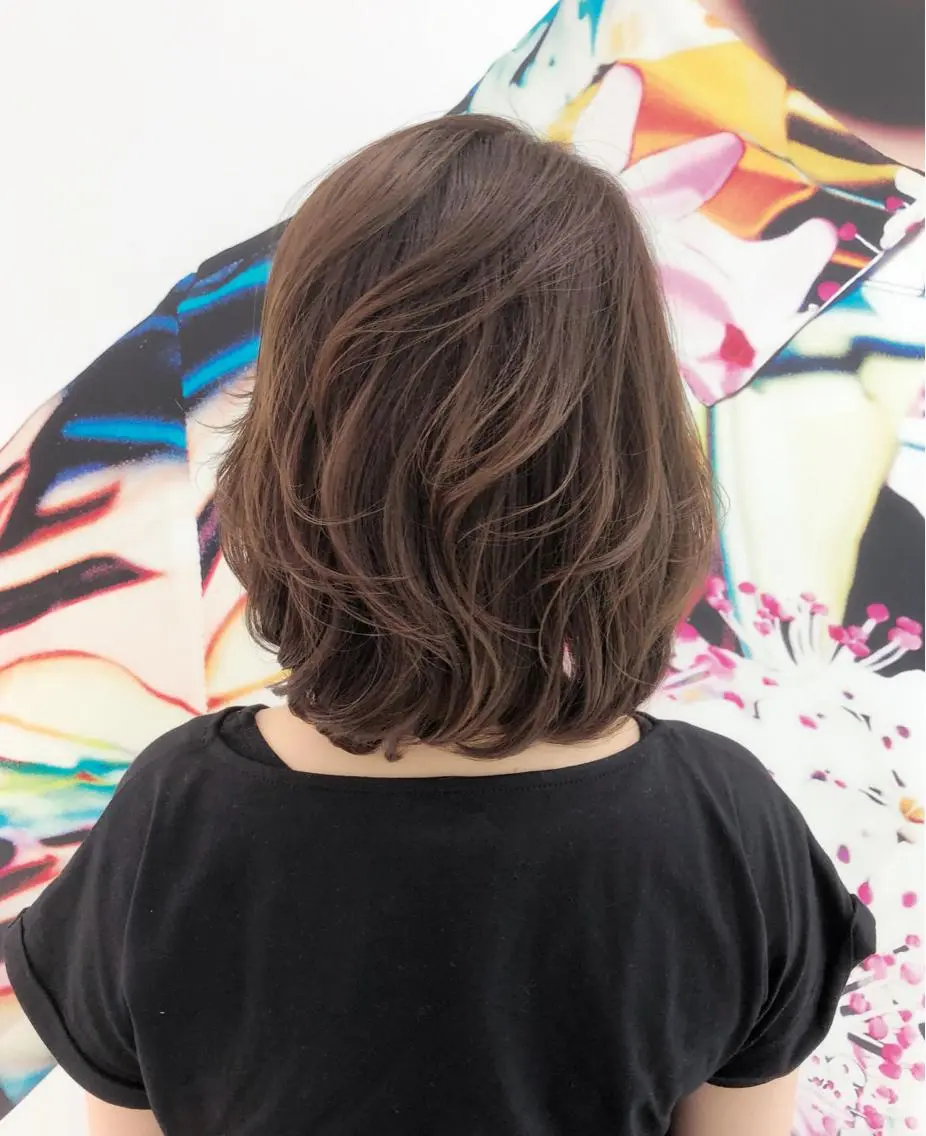 ミディアム パーマ ミディアムパーマ ボブ かきあげバング レイヤーカット 趙 英来のヘアスタイル