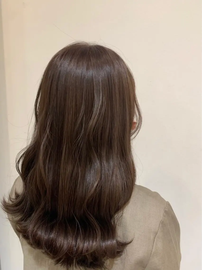 セミロング カラー ブラウンカラー パープルカラー パープルブラウン 西崎 満里奈のヘアスタイル