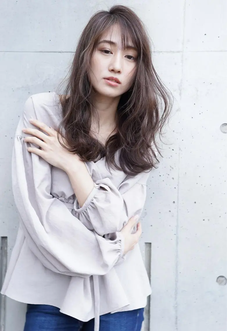 ミディアム ヘアールーム アートのヘアスタイル