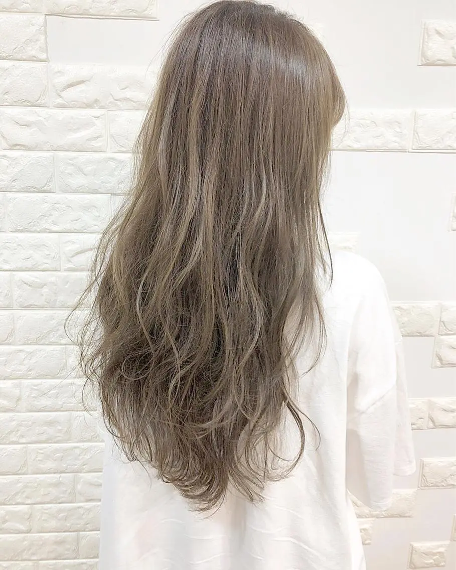 ロング 横浜ブリーチムラ直し ハイトーン/ブリーチのヘアスタイル