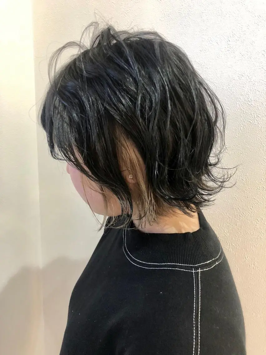 ミディアム カラー ベージュカラー インナーカラー ミルクティーベージュ 岩田 萌那のヘアスタイル