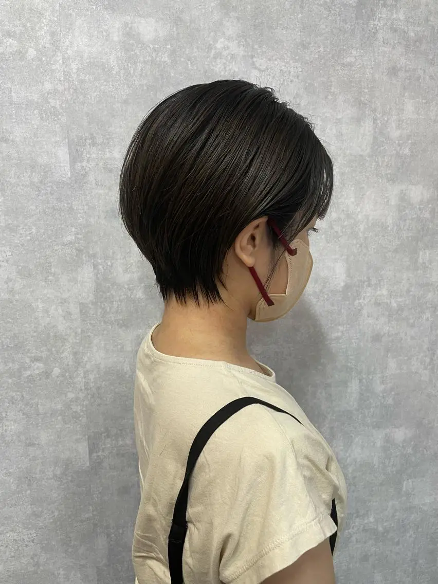 ショート 切りっぱなしボブ ショートボブ ハンサムショート 丸みショート アッシュ カット ヘアカラー トリートメント モテ髪/ボブ/ショー ト/アダチフウトのヘアスタイル
