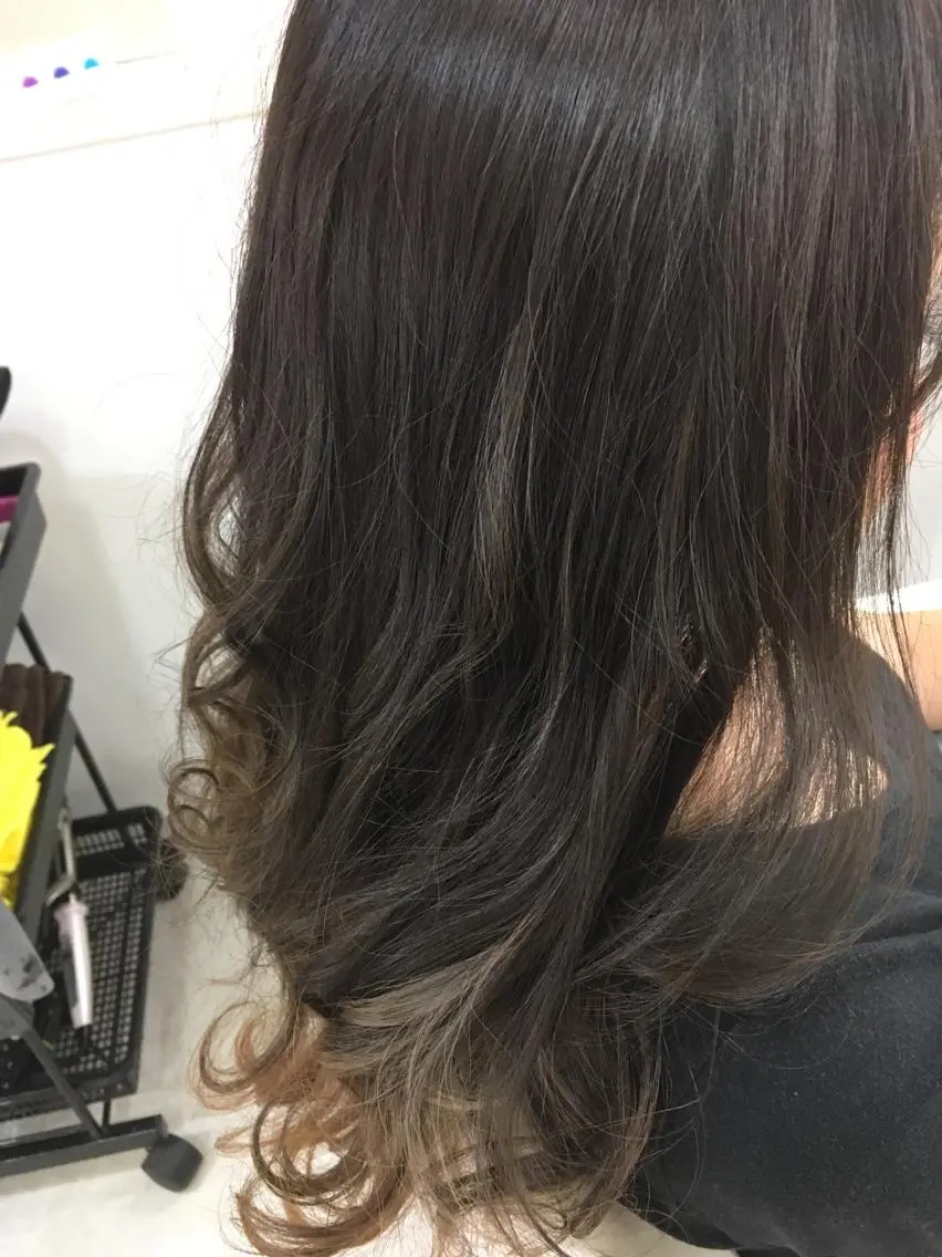 セミロング ロング カラー グレージュ インナーカラー 髪質改善 中川 翔のヘアスタイル