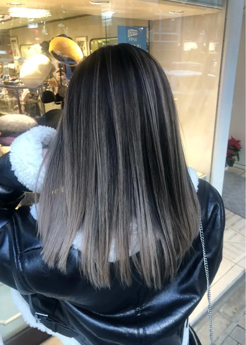 ロング レイヤーカット ヘアカラー トリートメント _ WHITE三宮店のヘアスタイル
