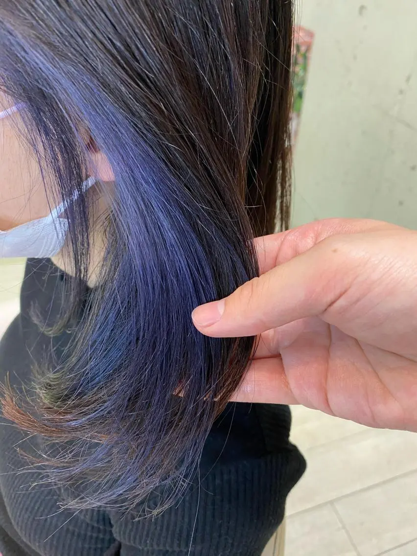 ミディアム カラー ブリーチ ブルーカラー インナーカラー パープルカラー ヘアカラー エクステ/ハイトーン /インナー礒野朱里のヘアスタイル