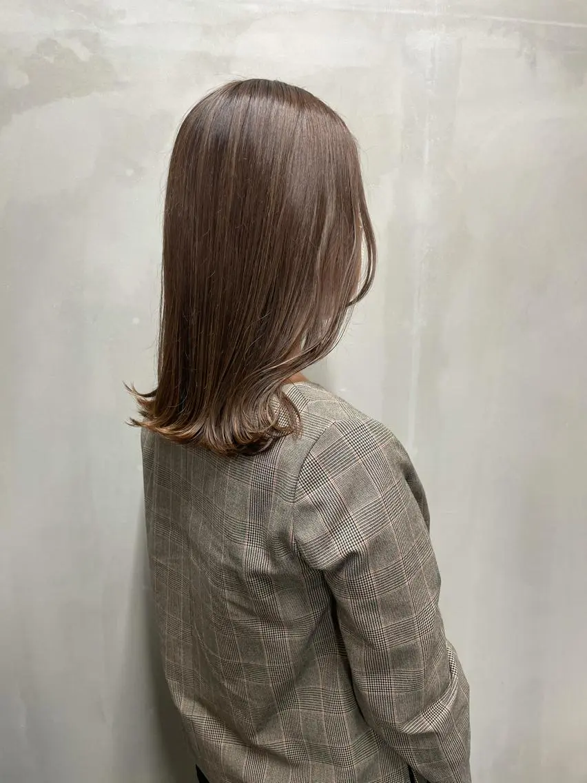 ミディアム カラー カット ヘアカラー トリートメント 齊藤 桃子のヘアスタイル