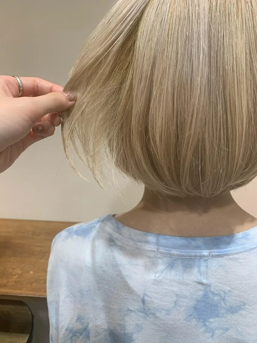 ショート カラー ヘアカラー トリートメント ヘアセット ハイトーン/レイヤー 💜Akaneのヘアスタイル