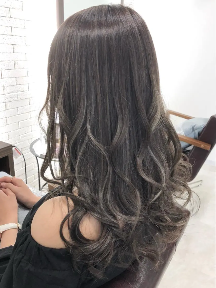 ロング カラー ハイライトカラー ハイライト カット ヘアカラー トリートメント YUDA 湯田のヘアスタイル