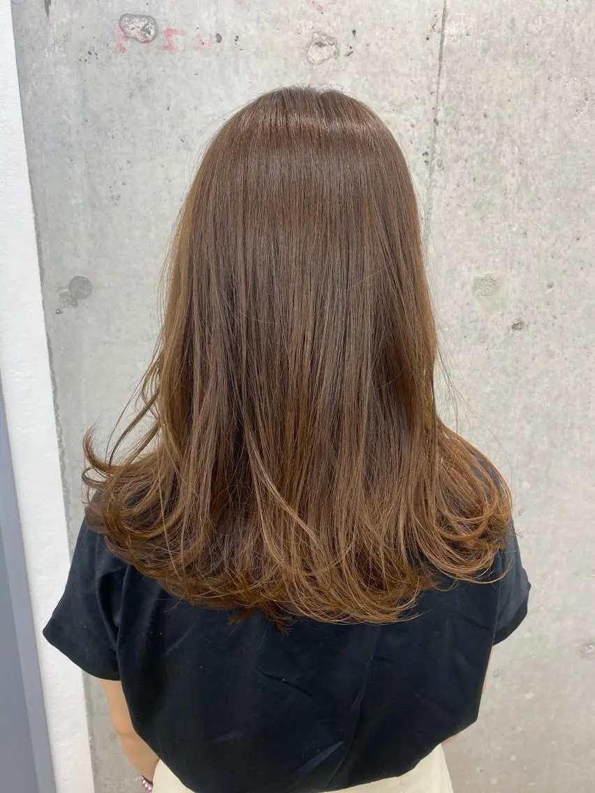 ロング カラー オリーブ/アッシュ やわらか透明感カラーのヘアスタイル