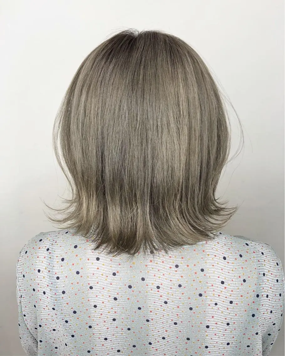 ショート カラー ブリーチ 透明感カラー グレージュ ミルクティーグレージュ 透明感カラー 松田晃代のヘアスタイル