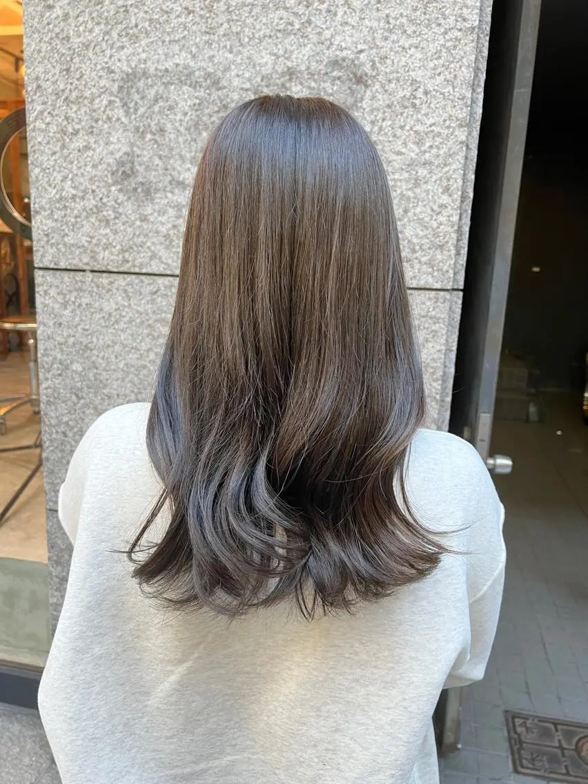 ロング カラー グレージュ オリーブグレージュ オリーブグレー THINK SHOP sakiのヘアスタイル