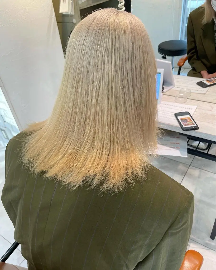 セミロング カラー メンズ ブロンド ブリーチ特化 ハイトーンRYOYAのヘアスタイル