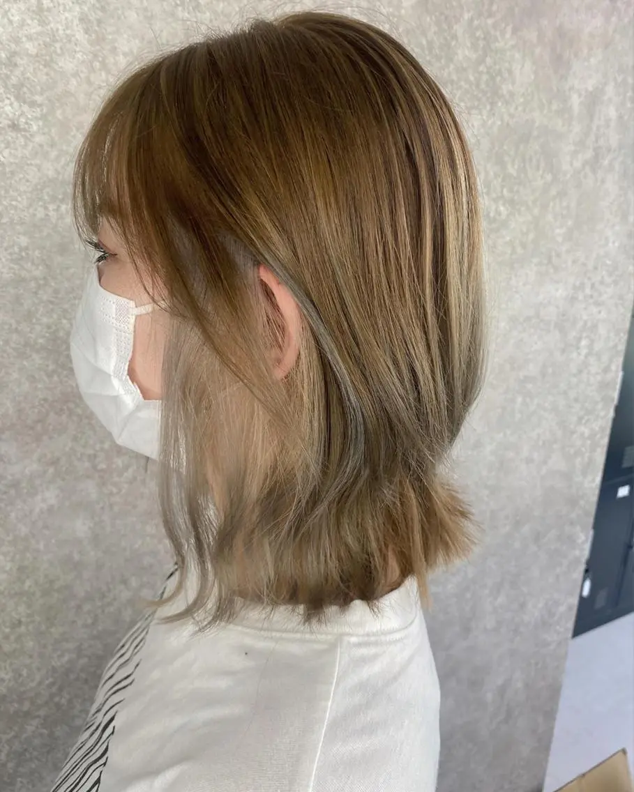 ロング カラー アッシュ ベージュカラー ブロンド イヤリングカラー インナーカラー UNDER vr 【アンダーバー】のヘアスタイル