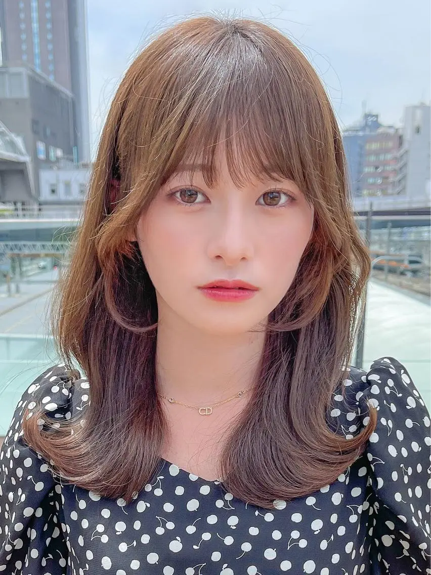 セミロング 韓国風ヘア レイヤーカット 小山 悠のヘアスタイル