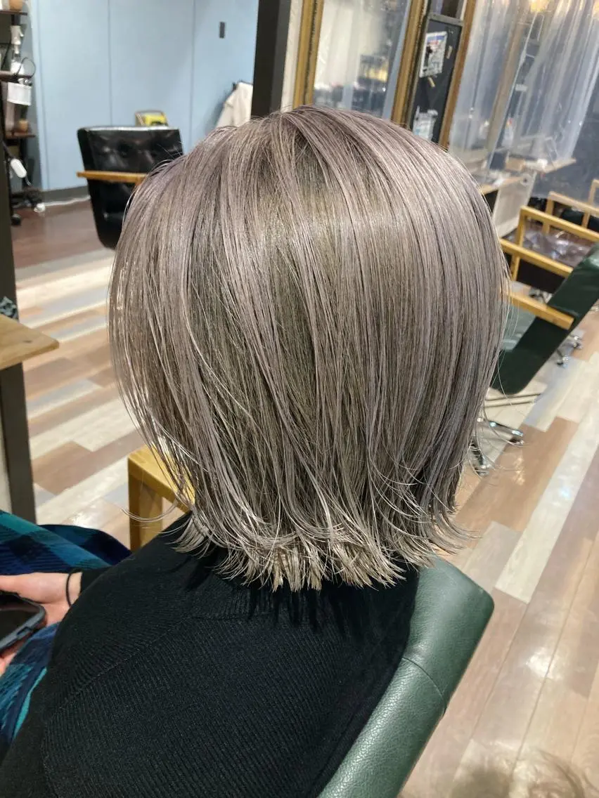 ショート カラー バレイヤージュ ブリーチ ケアブリーチ ハイトーンカラー レイヤーカット 山崎 晃治のヘアスタイル