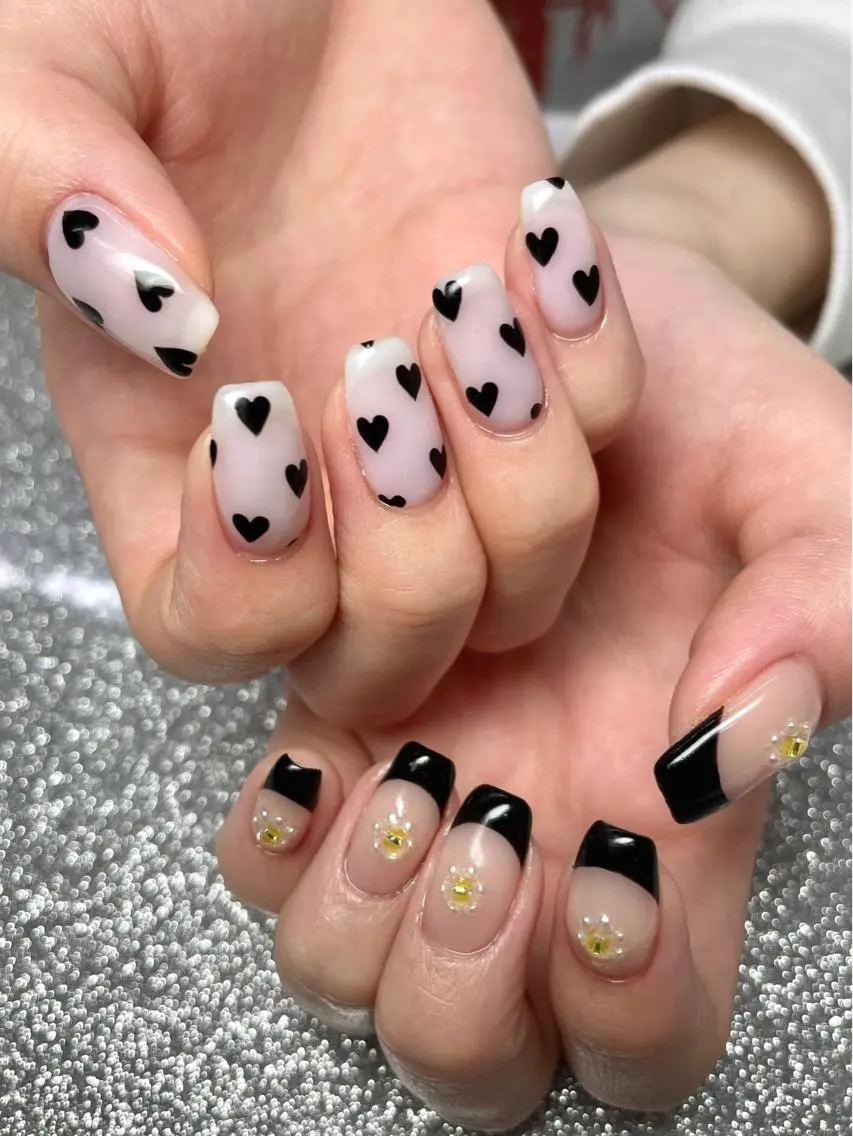 ネイル フレンチネイル ハート 夏ネイル Nail salon Euphoriaのネイルデザイン