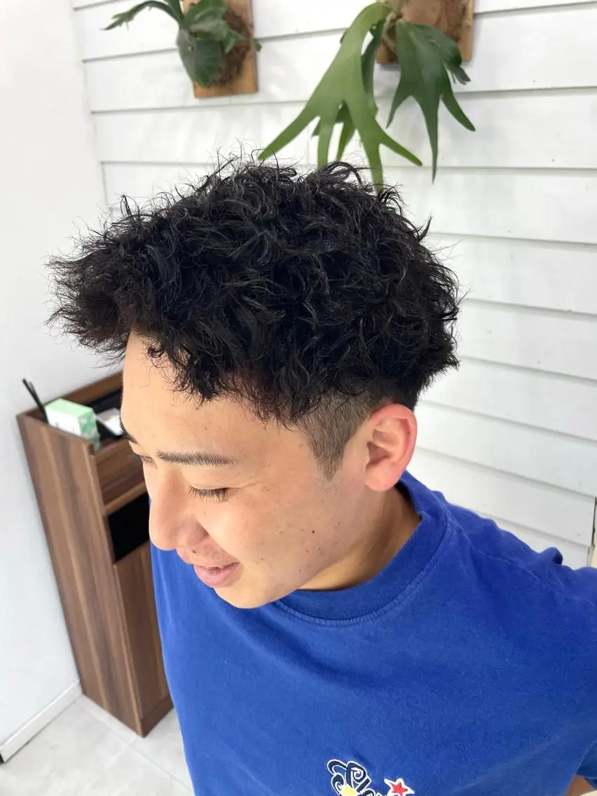 ショート ブリーチ有無Wカラー メンズパーマ大成のヘアスタイル