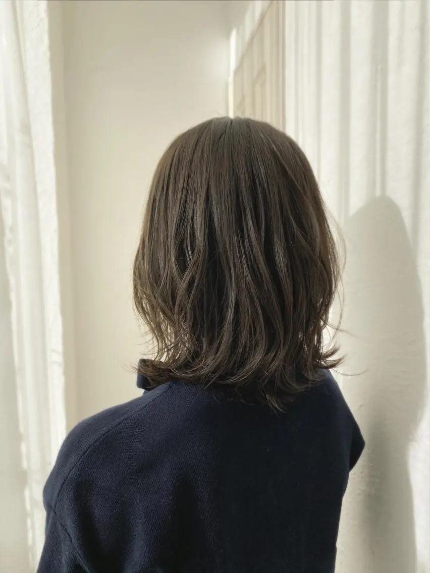 ミディアム カラー オリーブカラー 🍑もも 🍑のヘアスタイル