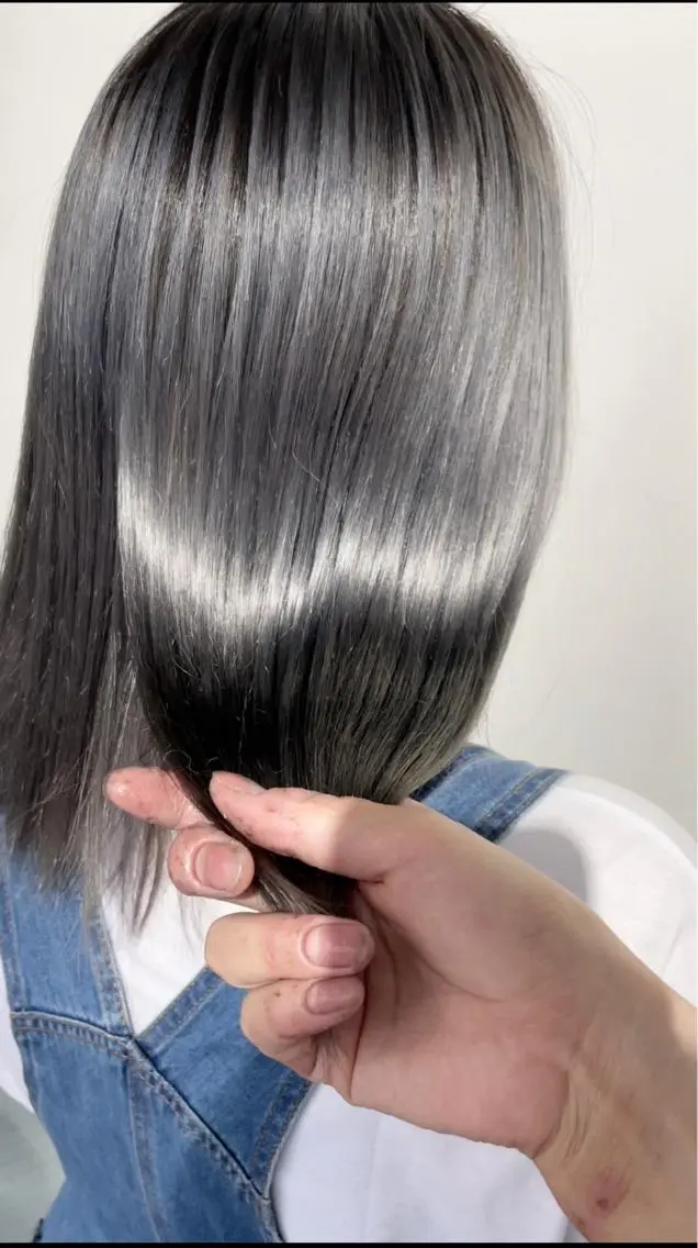 ショート カラー ブリーチ シルバー チヒョ🦋 韓国hair🇰🇷のヘアスタイル