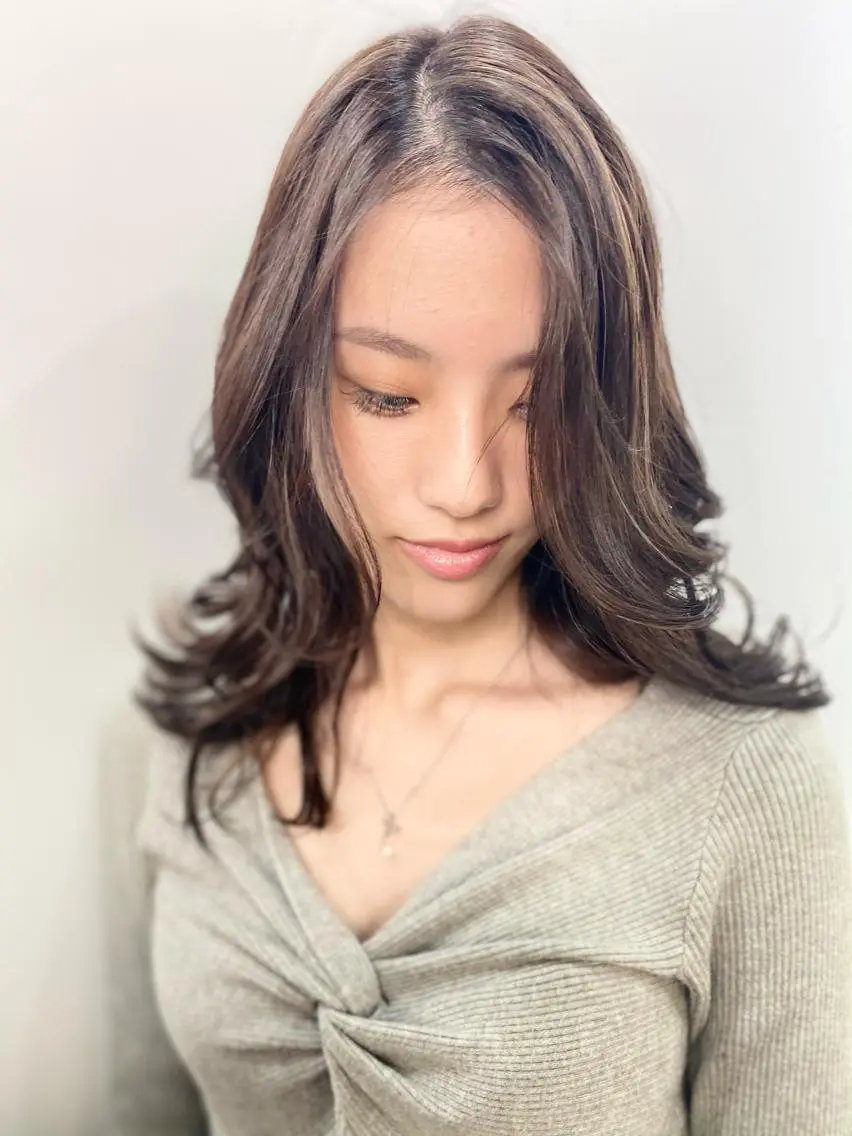 セミロング カラー ベージュカラー デザインカラー グレージュ ハイライトカラー ハイライト opus 店長大和 レイヤー/赤み消しのヘアスタイル