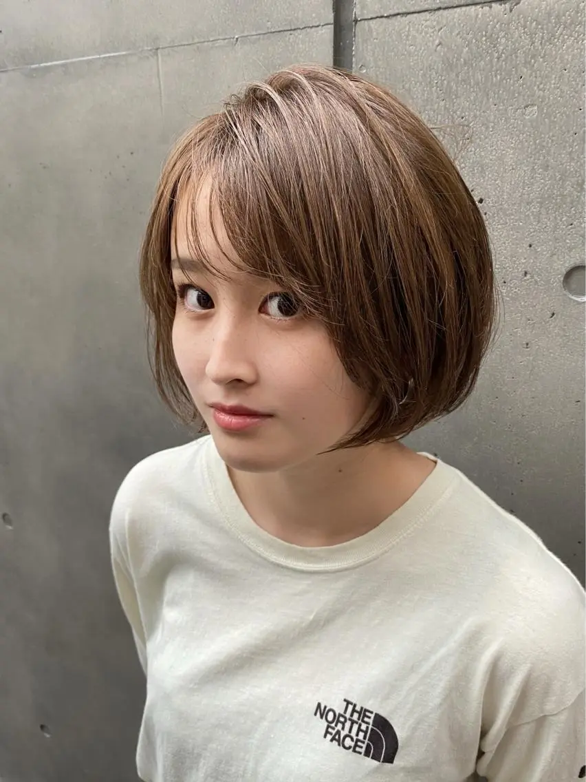 ショート カラー ショートボブ アッシュ ベージュカラー グレージュ イルミナカラー 上田 篤史のヘアスタイル
