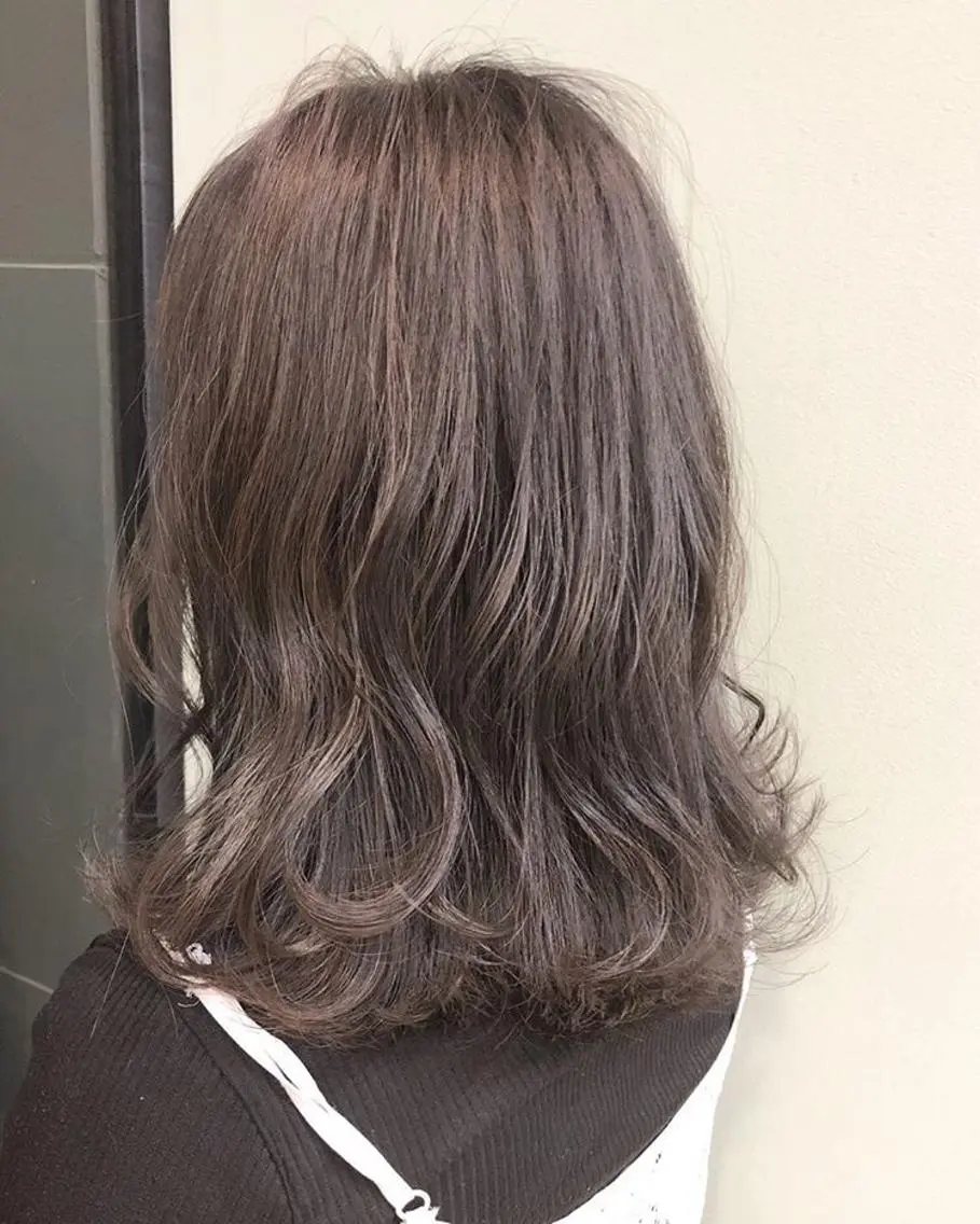 ミディアム カラー 岡田まみ🍒🤍 透明感カラーのヘアスタイル