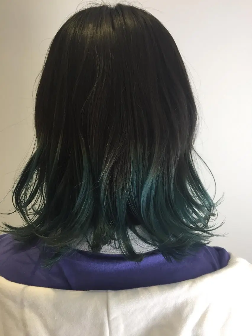 ミディアム カラー ブルーカラー グラデーションカラー 原宿サロン代表 デザインカラー伊藤卓のヘアスタイル