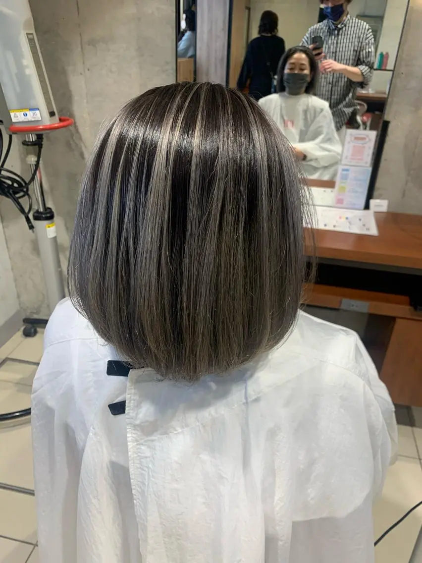 ショート カラー バレイヤージュ レイヤーカット AQUA 平田真一のヘアスタイル