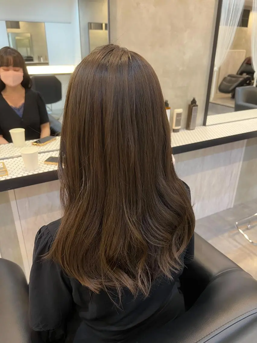 ロング カラー ベージュカラー 透明感カラー オリーブベージュ ヘアカラー トリートメント 工藤 梨花のヘアスタイル