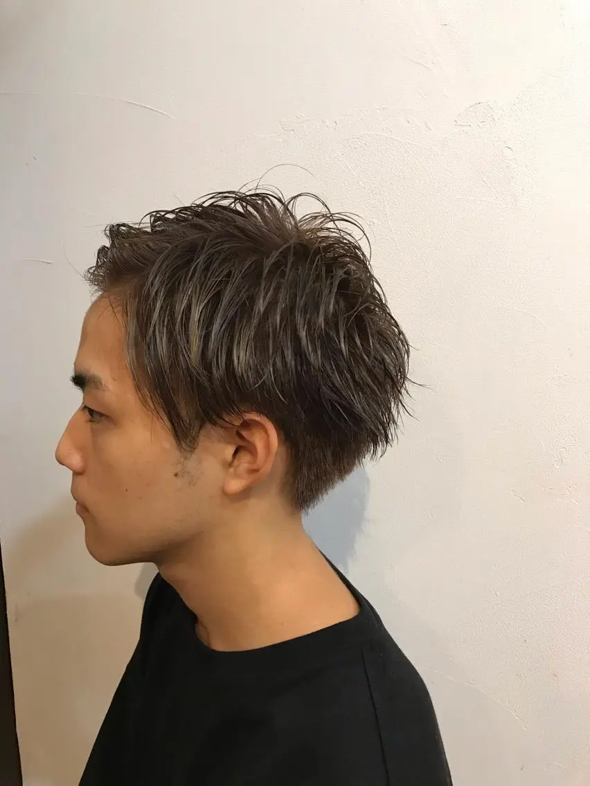ショート パーマ メンズ メンズハイライト メンズパーマ 刈り上げ ハイライト カット ヘアカラー 福井 稜平のヘアスタイル