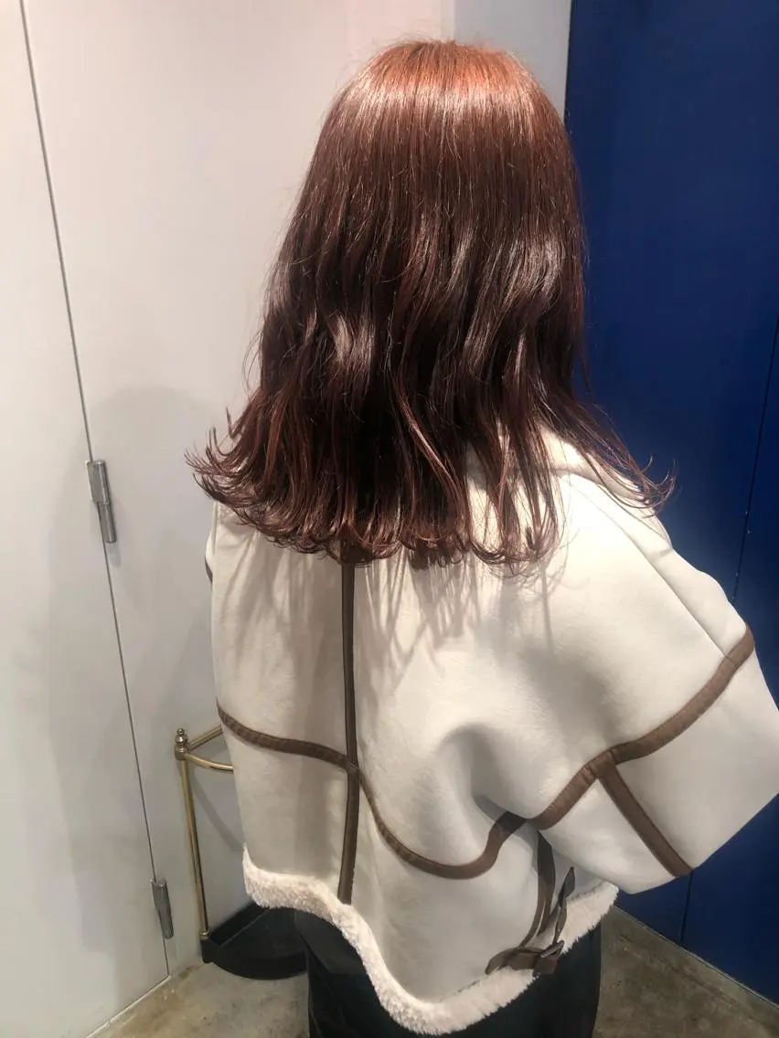 ミディアム カラー カット ヘアカラー トリートメント MIOベージュカラー 柔らかいカラーのヘアスタイル