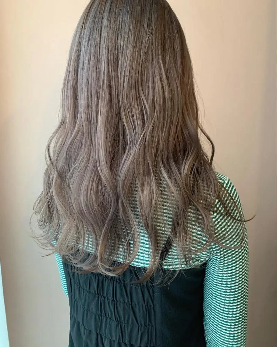 ロング カラー グレージュ ミルクティーグレージュ カット ヘアカラー トリートメント hubhair レイヤー/透明感のヘアスタイル