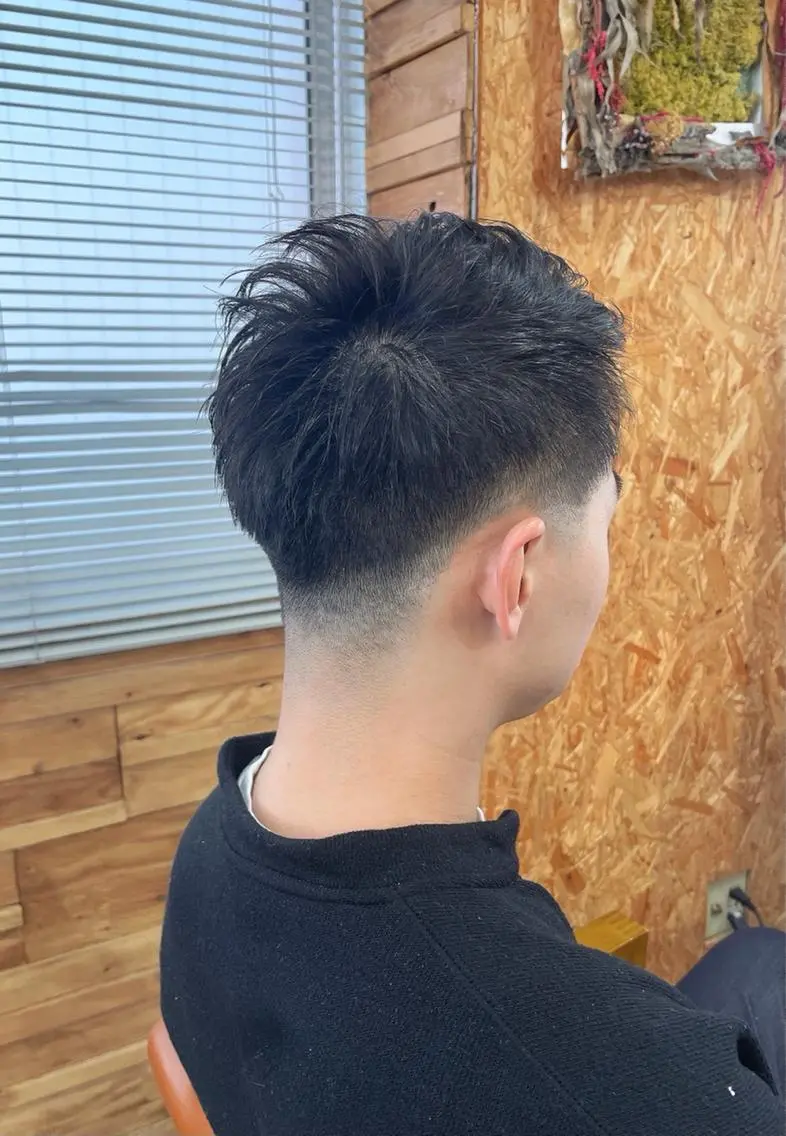 ショート メンズ フェードカット 刈り上げ かんばら りょーいのヘアスタイル