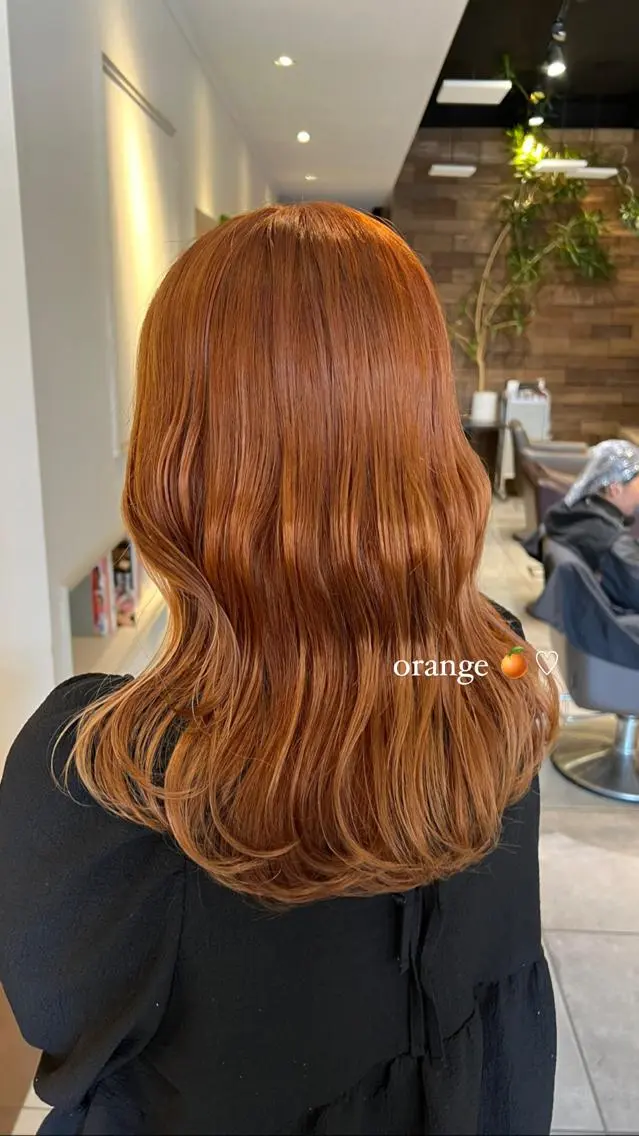 セミロング カラー オレンジ カット ヘアカラー トリートメント 西村 美羽のヘアスタイル