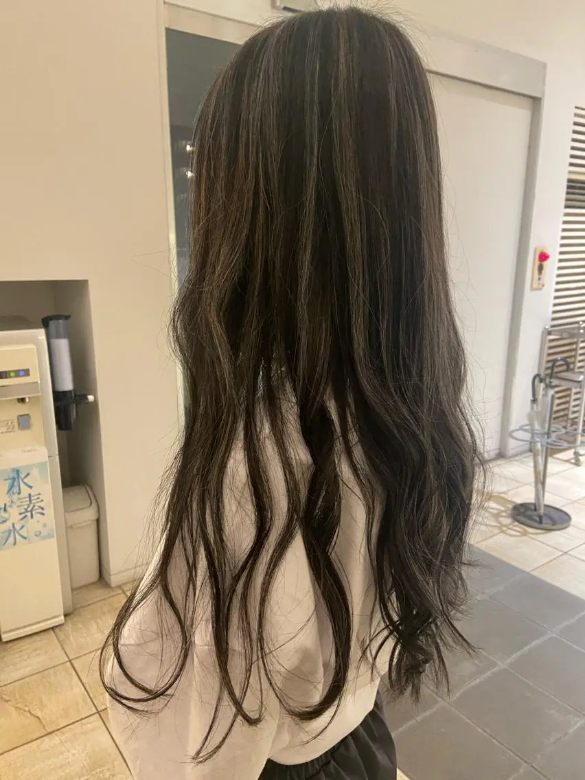 ロング カラー ハイライトカラー ハイライト ヘアカラー 河合 紗紀のマツエク・マツパデザイン