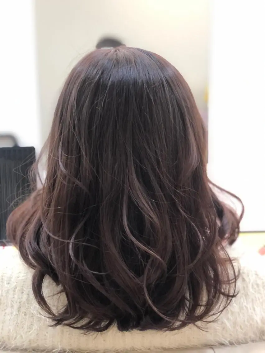 ミディアム カット ヘアカラー トリートメント H by Real meのヘアスタイル