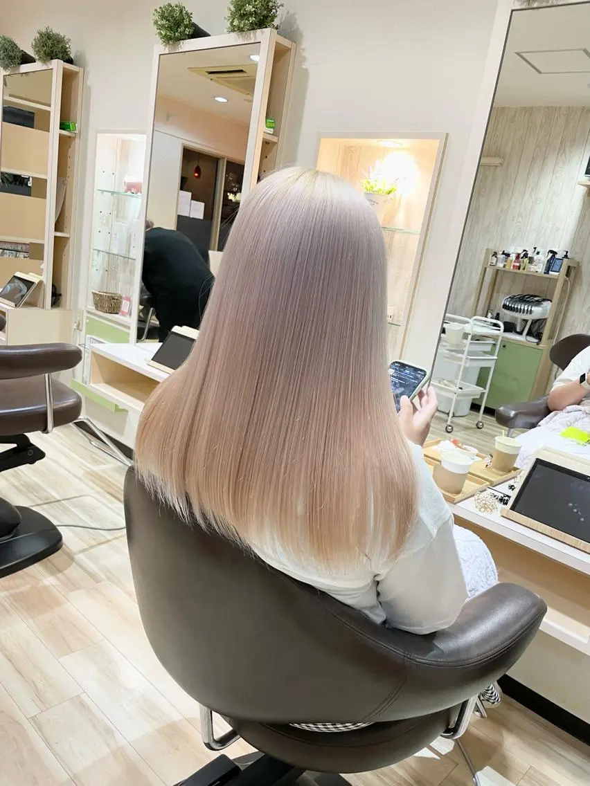 セミロング カラー 🌈派手髪ハイトーン 🌈鈴木亮太🌈のヘアスタイル